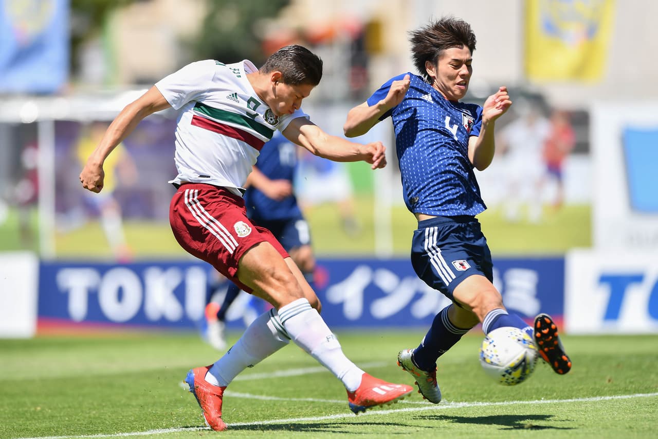 El primer tiempo tuvo pocas emociones, salvo un remate de Jesús Godínez.