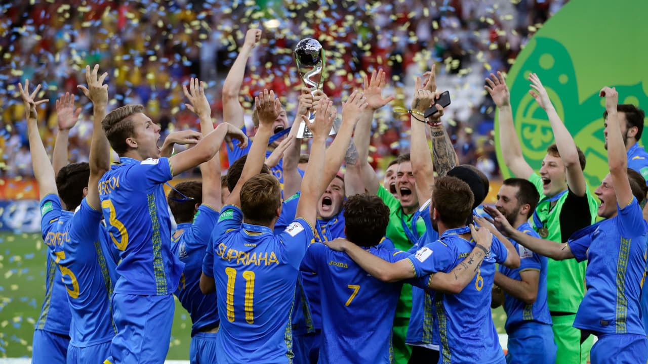 La celebración del campeón: Ucrania y su alegría por lograr el Mundial Sub-20