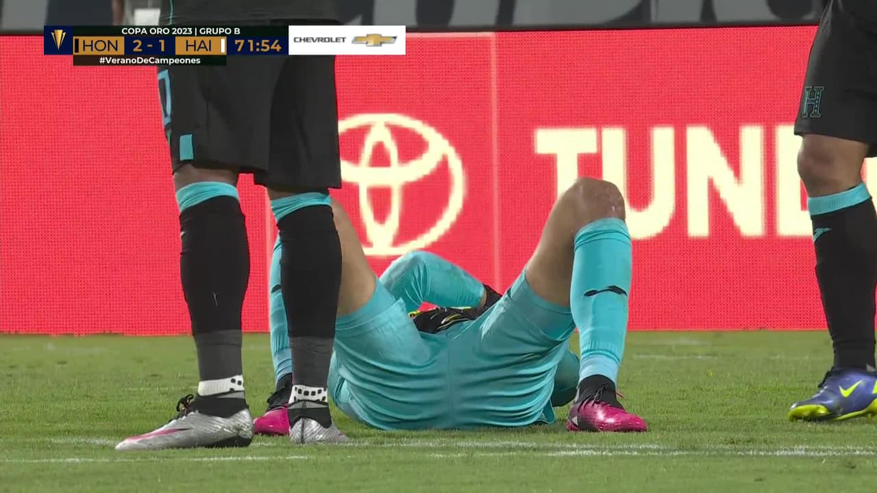 ¡TIRO ATAJADO! disparo por Duckens Nazon.