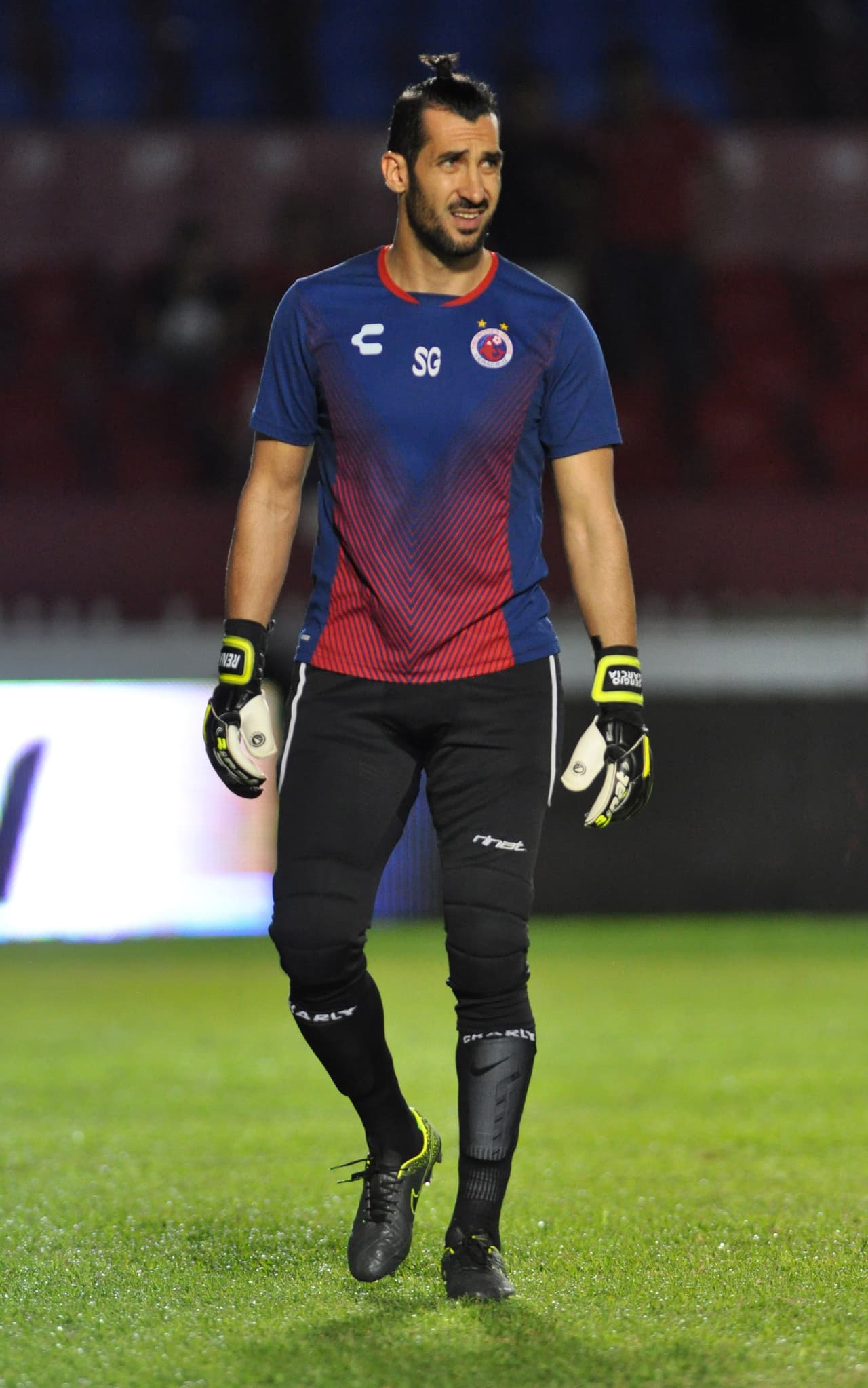 Sergio Alejandro García, Veracruz.- Como es costumbre, los porteros del Veracruz llegan a tener fallas de grandes dimensiones en los partidos, y en esta ocasión le tocó al Matute, ya que se entregó en una salida al abandonar su área grande para que Elías Hernández simplemente con un toque mandara el balón al fondo de la red.