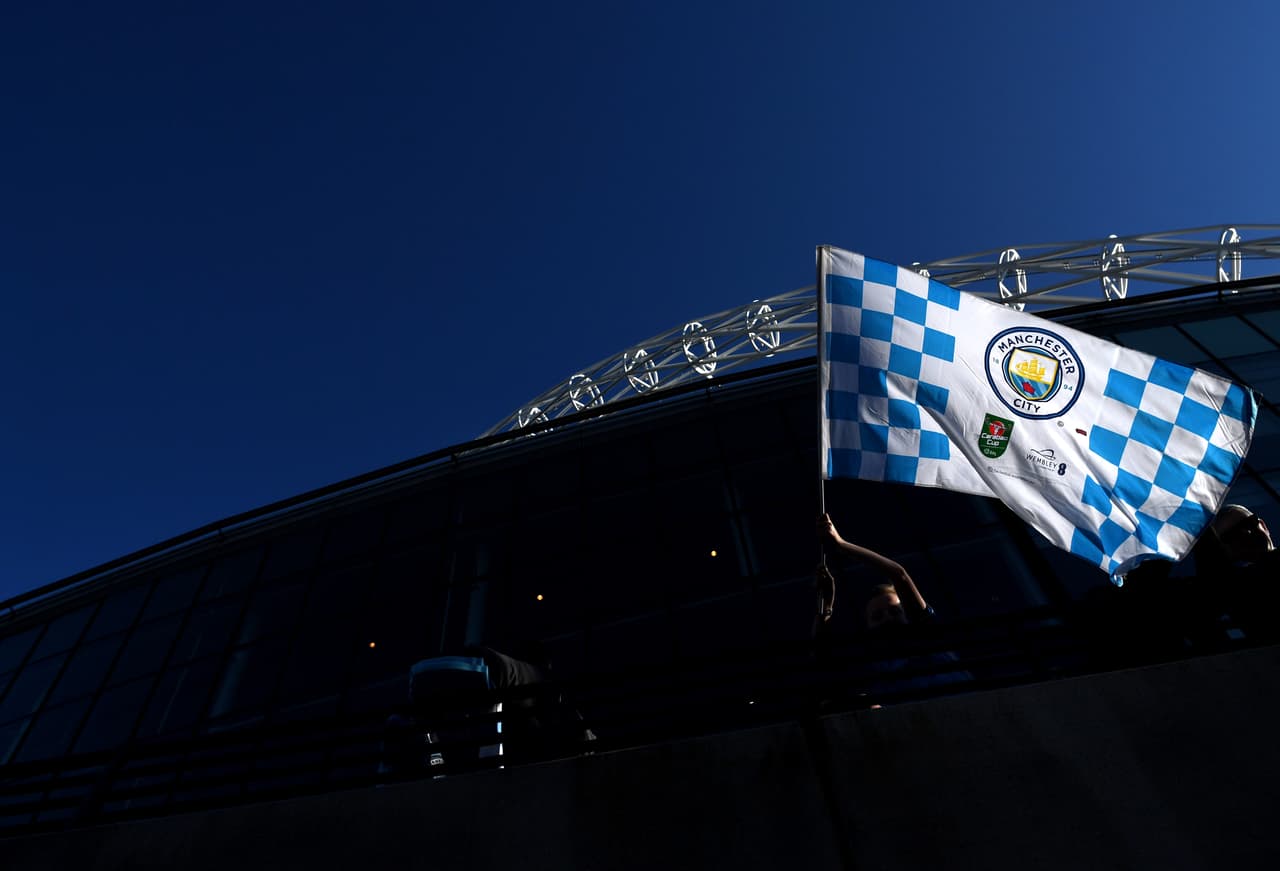 Los fanáticos de Manchester City y Chelsea le dan un colorido especial a la fiesta en Wembley por la Final de la Carabao Cup, tradicionalmente conocida como la Copa de la Liga de Inglaterra.