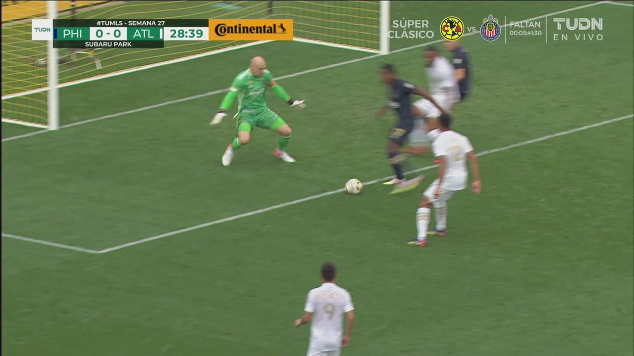 ¡Atajadón! Jack Elliott desborda y Guzan evita el gol de Santos