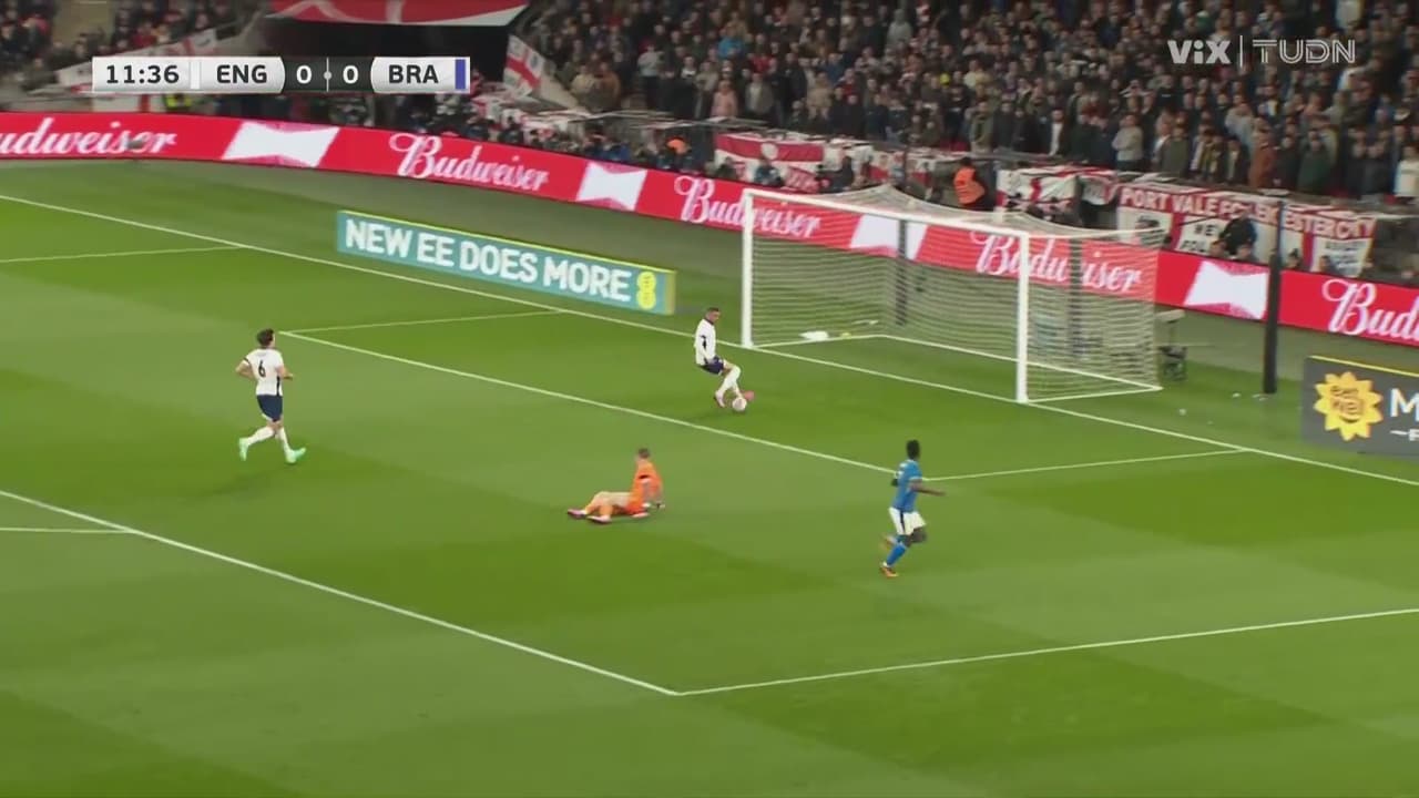 Escapada de Vinicius y Walker le roba la gloria con un gran cruce