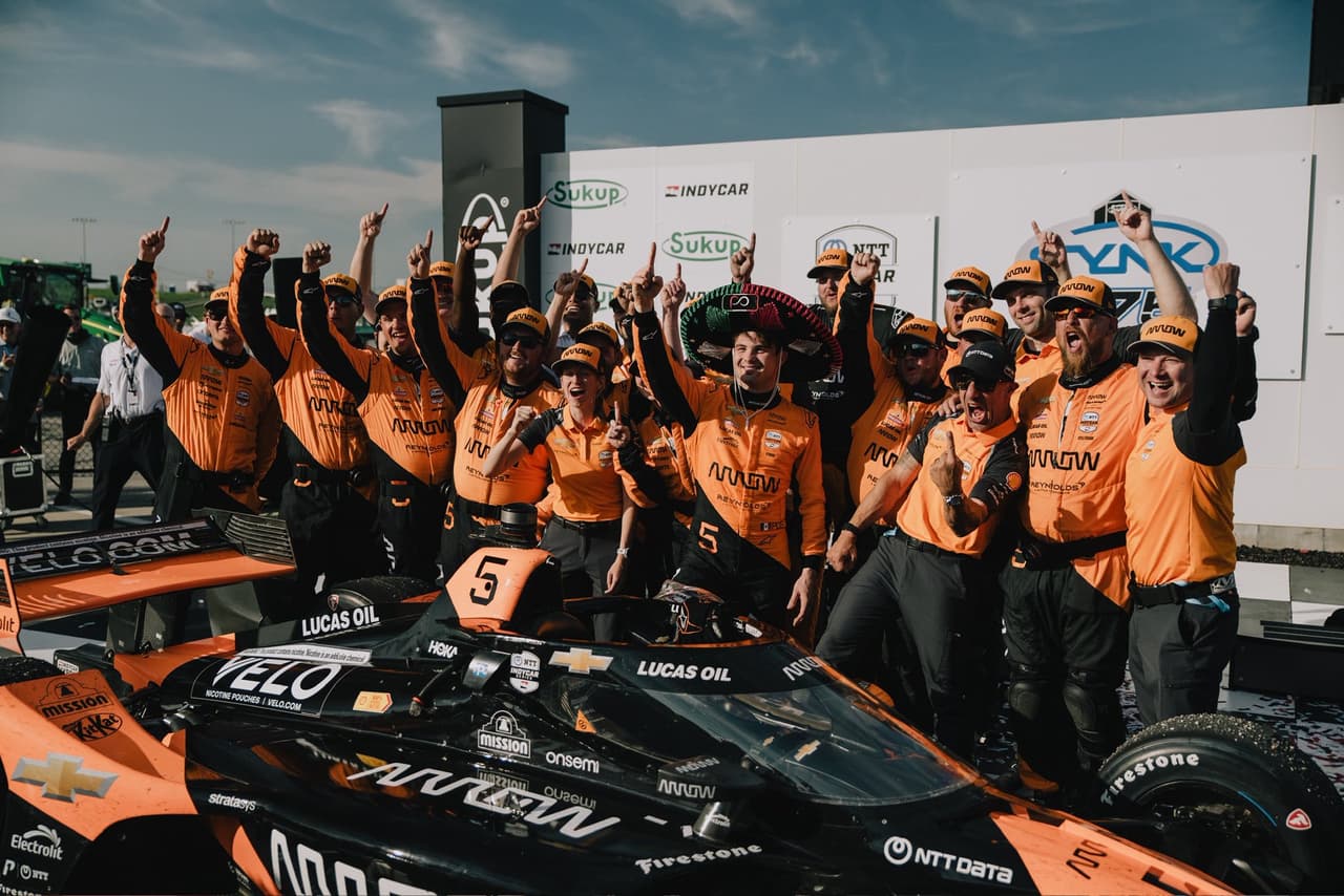 Pato O'Ward gana su primera carrera del año en la IndyCar