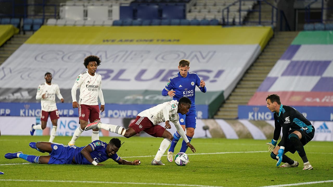 Echa Arsenal al Leicester de la Copa de la Liga