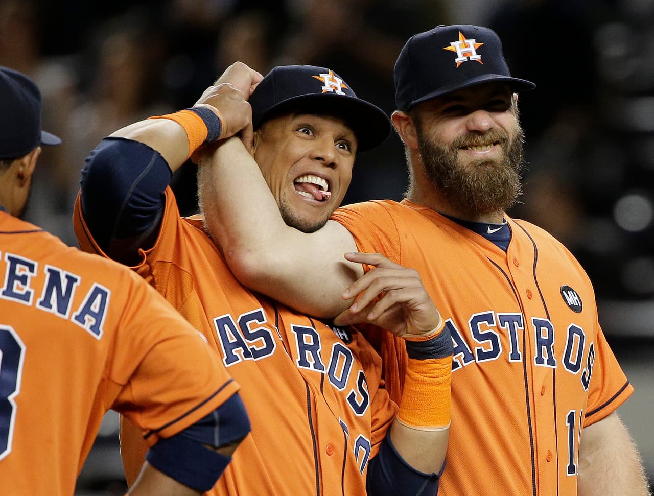 Astros eliminan a Yankees y silencian al Bronx