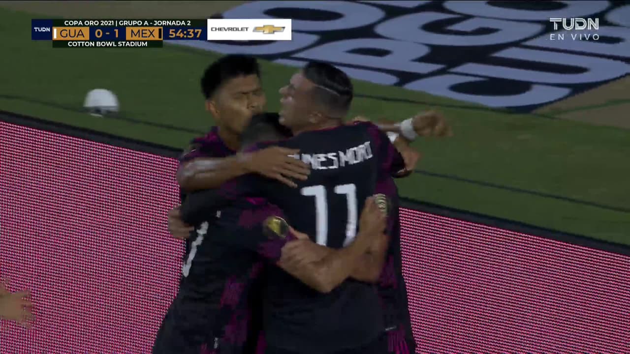 ¡GOL!  anota para México. Rogelio Funes Mori