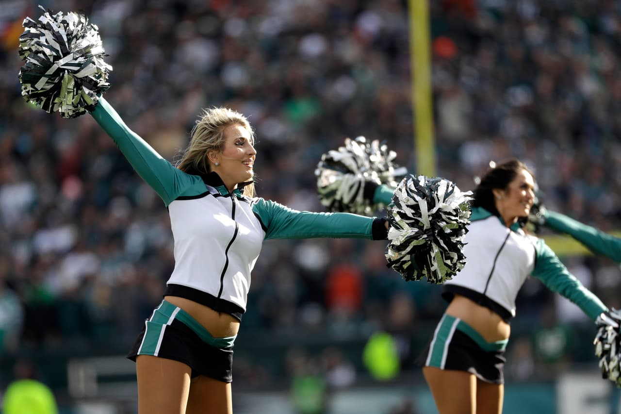 La Semana 12 de la NFL tuvo en la belleza y energía de las porristas en los estadios ese ingrediente perfecto para darle un color especial al fútbol americano estadounidense.