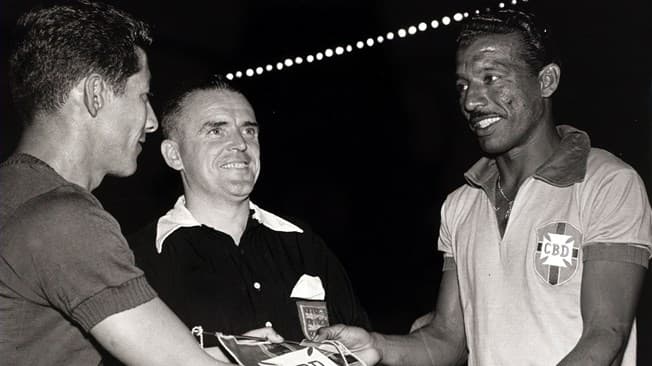 Los máximos goleadores son el argentino Norberto Méndez y el brasileño Zizinho, con diecisiete tantos, seguidos con quince goles por Lolo Fernández (Perú) y Severino Varela (Uruguay).