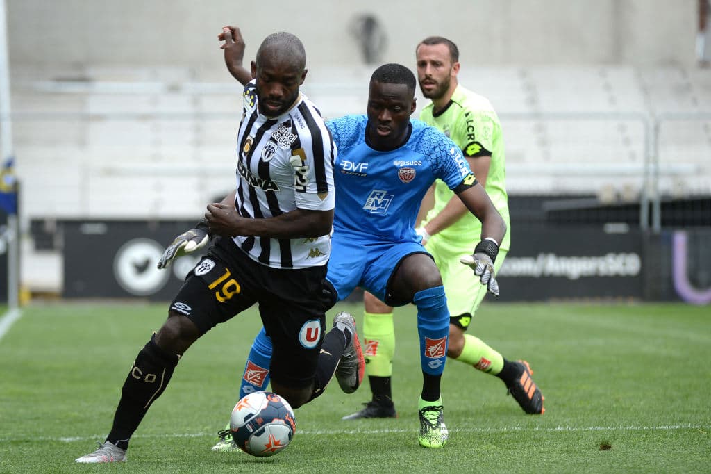 Angers pasa por encima de Dijon con un marcador de 3-0 durante la jornada 36. Angelo Fulgini, Saturnin Allagbé (con autogol) y Loïs Diony, le dieron la victoria a 'Les Scoïstes' en la Ligue 1.