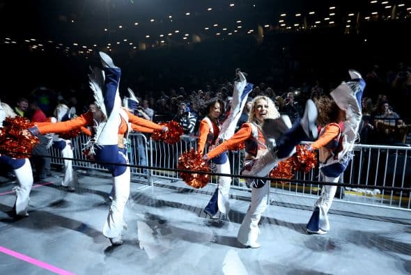 Aunque los Broncos cayeron de forma estrepitosa en el Super Bowl ante Seattle, las porristas de Denver nunca bajaron los ánimos.