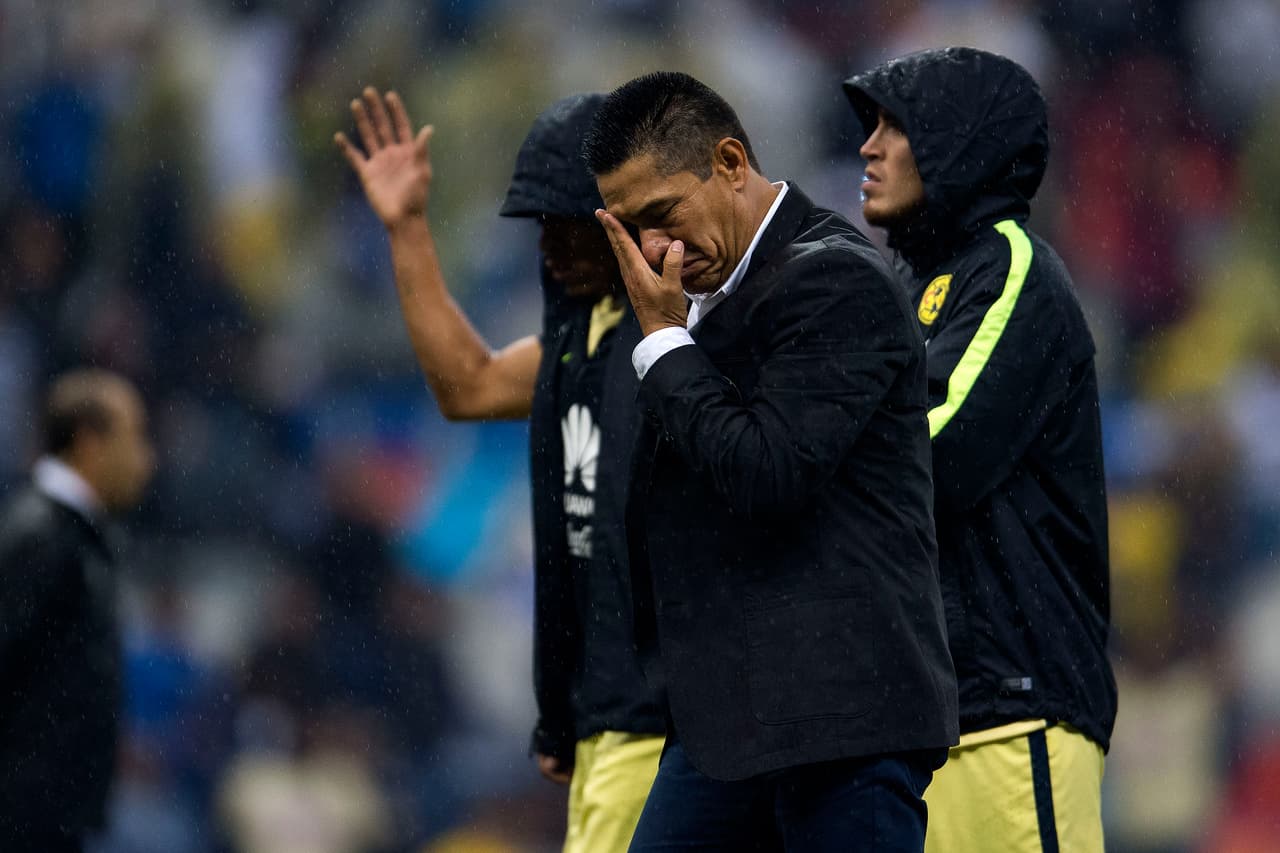 El entrenador mexicano vive uno de sus peores momentos desde que llegó al América, donde sus números como local están por debajo del promedio de sus antecesores.