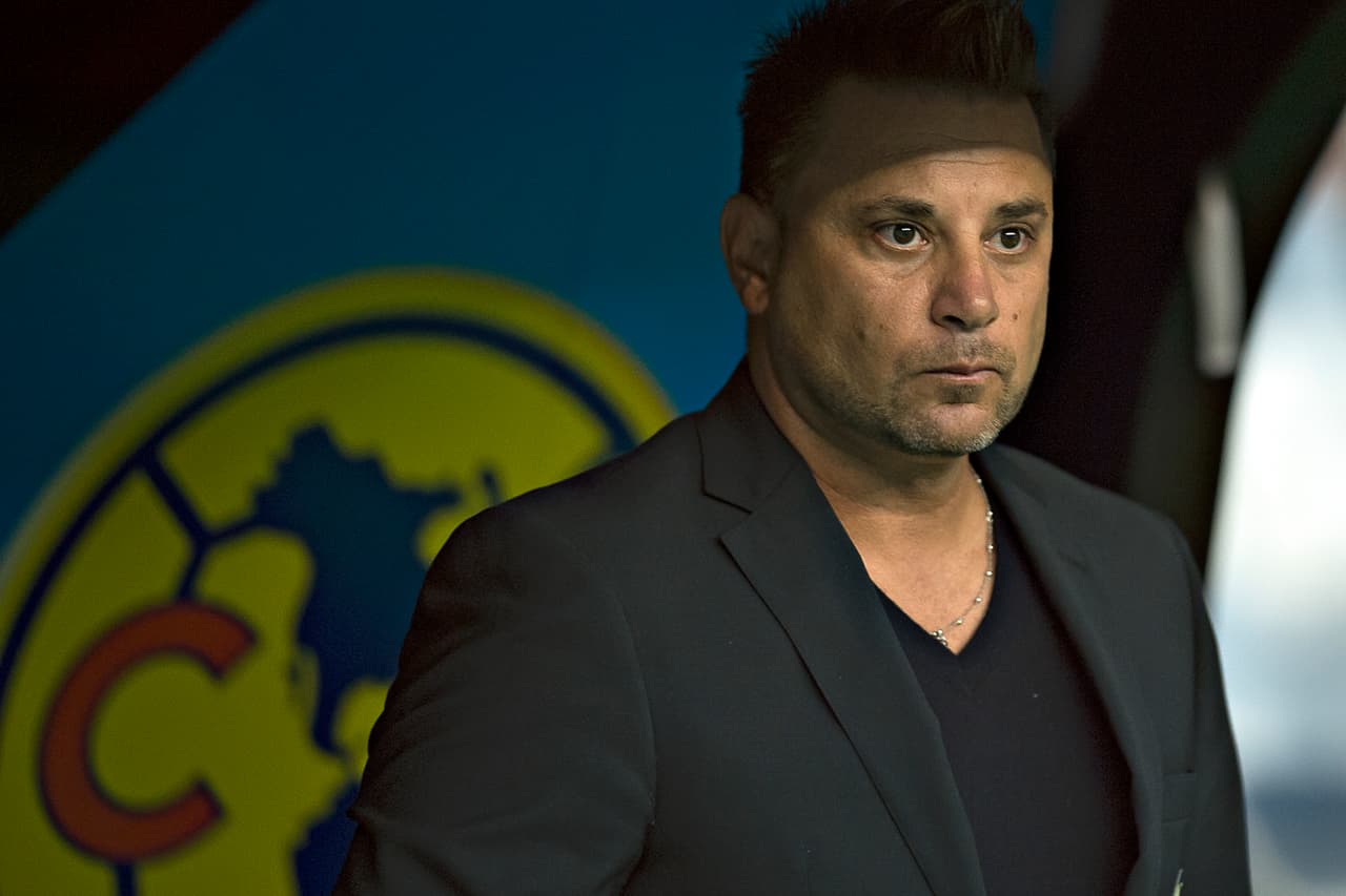 Números sólo comparables con el primer torneo de Mohamed con los emplumados donde tuvo 3 triunfos, 2 empatados y 4 perdidos (con un encuentro más como local.