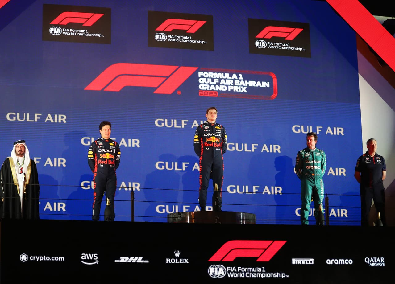 Red Bull se adueña del podio en el Gran Premio de Bahrein; Fernando Alonso sorprende y se queda con el tercer lugar.