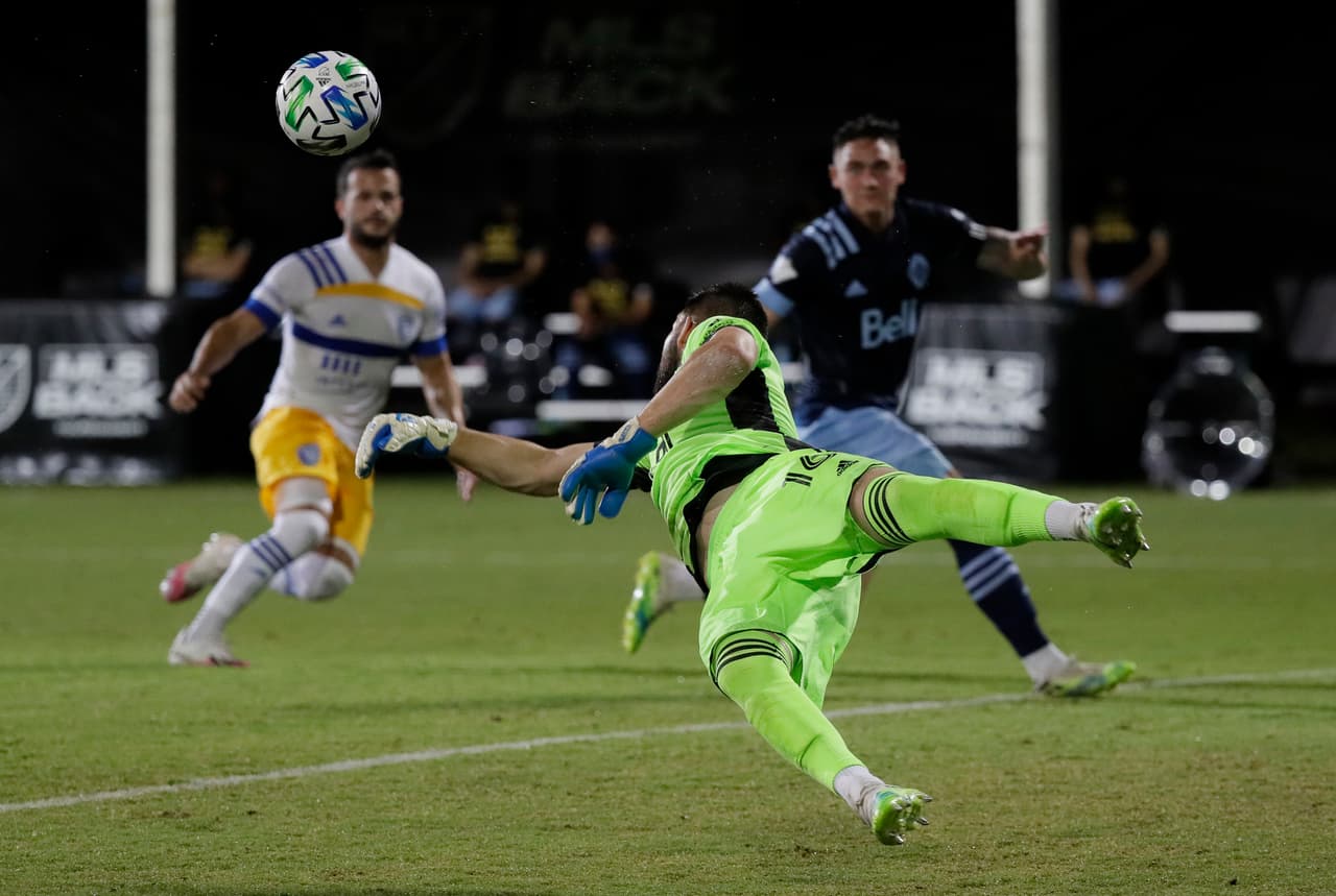 Con goles de Andy Rios, Chris Wondolowski, Shea Salinas y del mexicano Oswaldo Alanís, los San Jose Earthquakes vinen de atrás para derrotar a los Vancouver Whitecaps.