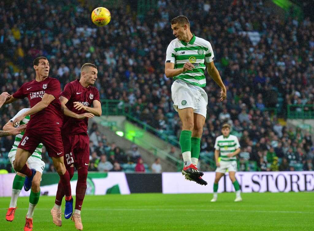 El Celtic de Escocia avanzó a la segunda ronda clasificatoria para la Champions League al eliminar al FC Sarajevo de Bosnia. Su siguiente rival en dicha etapa será el Nomme Kalju de Estonia. Aquí las mejores imágenes del cotejo de este miércoles, efectuado en Celtic Park, en Glasgow.