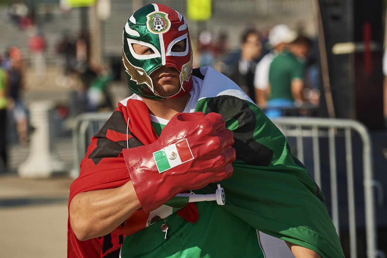 Los fanáticos mexicanos se toman los alrededores del Soldier Field de Chicago, previo a la Final de la Copa Oro entre Estados Unidos y México.