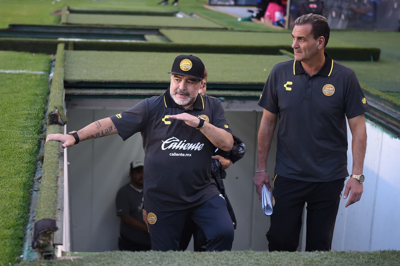 En gira y dentro de la Copa MX ante el rival más complicado, los Gallos Blancos del Querétaron en su patio, el Estadio Corregidora. Aquí Diego en el momento de su arribo al terreno de juego.