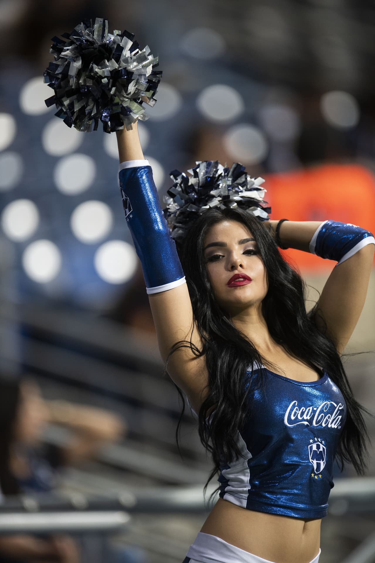 La energía de las porristas, la alegría de los fanáticos y las curiosidades fueron parte del colorido en el arranque de América, Chivas de Guadalajara, Cruz Azul y Monterrey en la Copa MX.