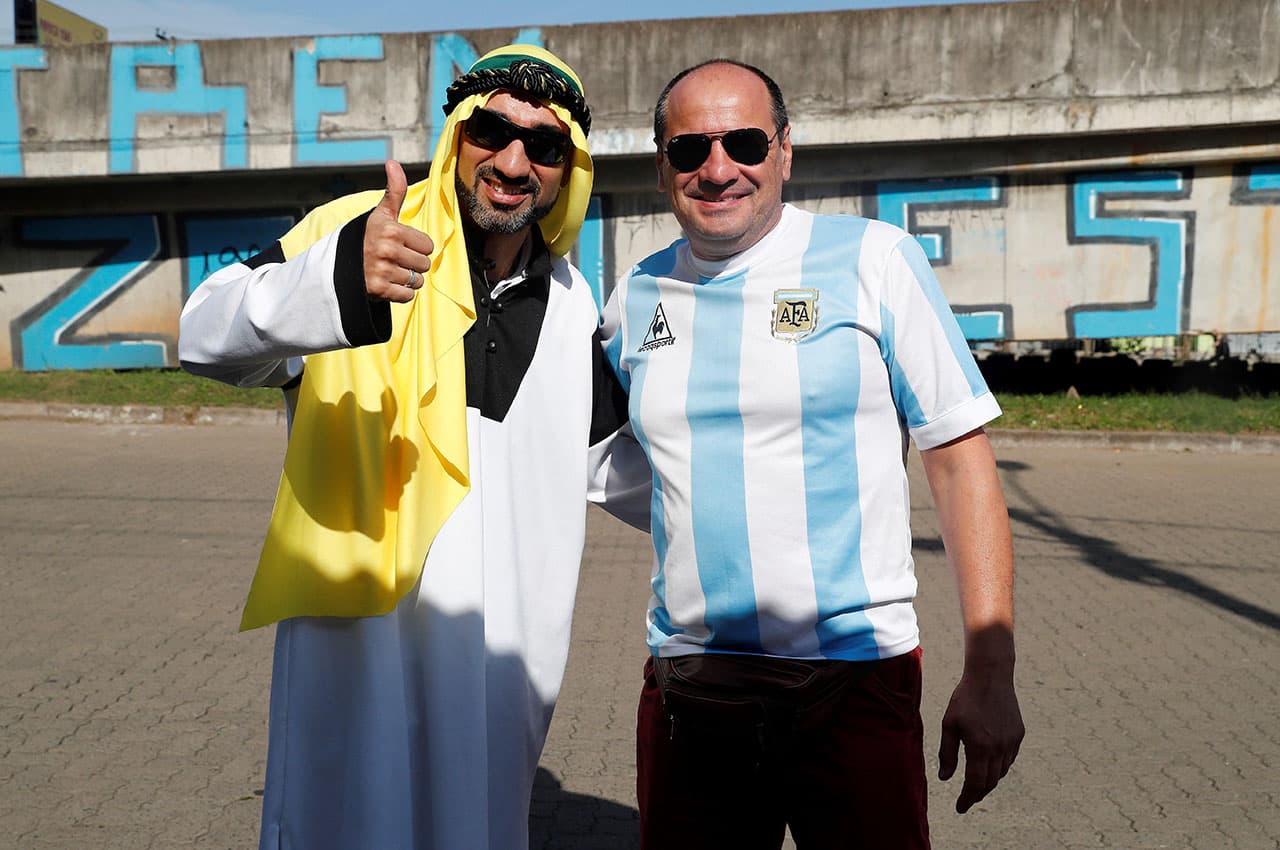 Los fanáticos de la Albiceleste confían en Lionel Messi para que Argentina logre la clasificación contra Catar en la Arena do Gremio de Porto Alegre.