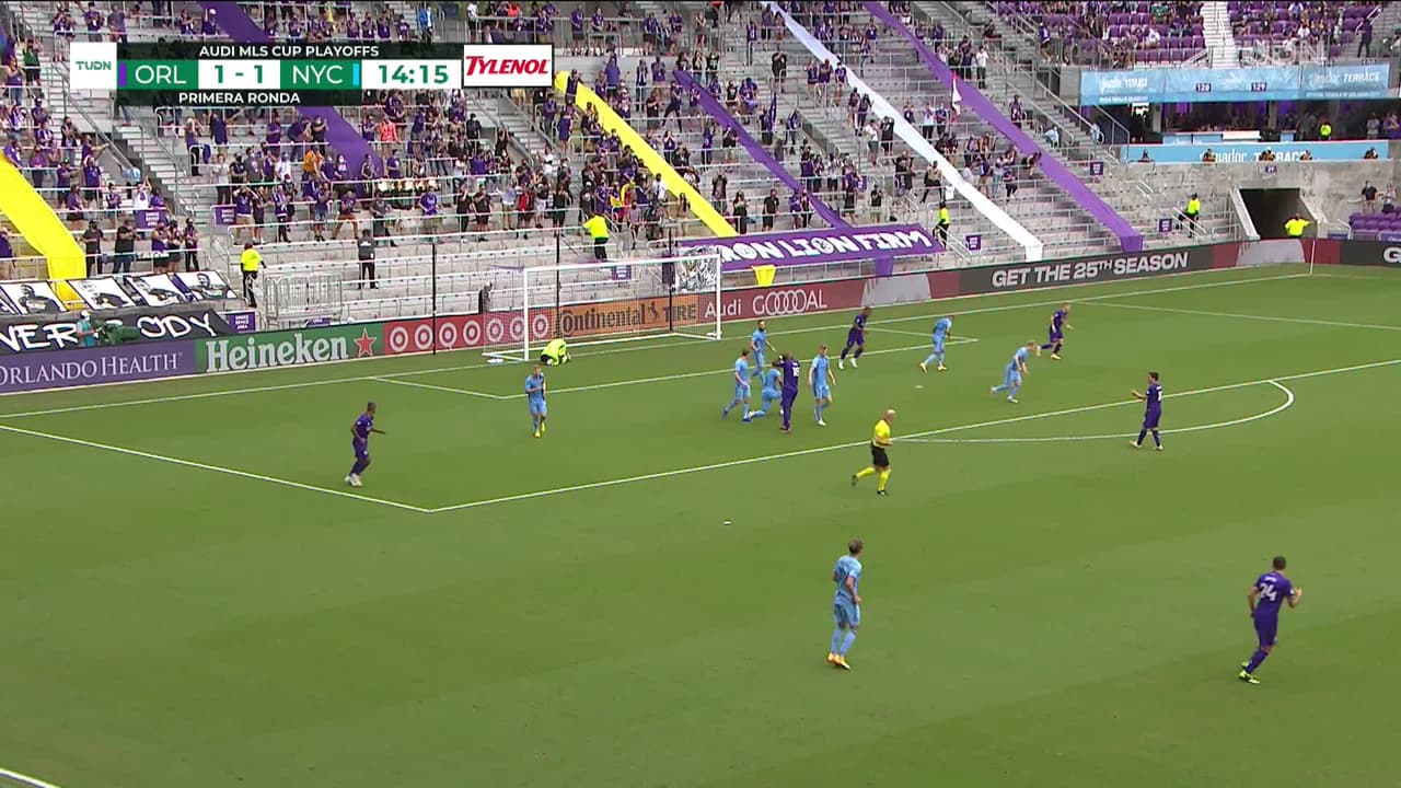 ¡TIRO ATAJADO! disparo por Daryl Dike.