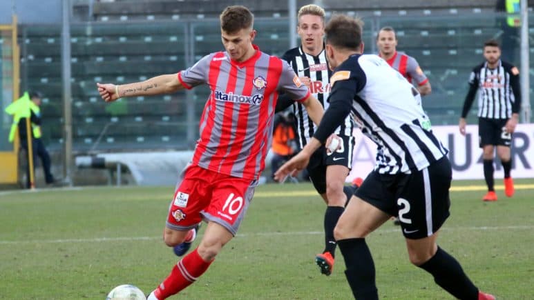 A media temporada el Girona rescindió el acuerdo y volvió al Inter. Fue prestado al Cremonese y sólo pudo jugar 4 partidos en Serie A a causa de una lesión. No anotó gol.