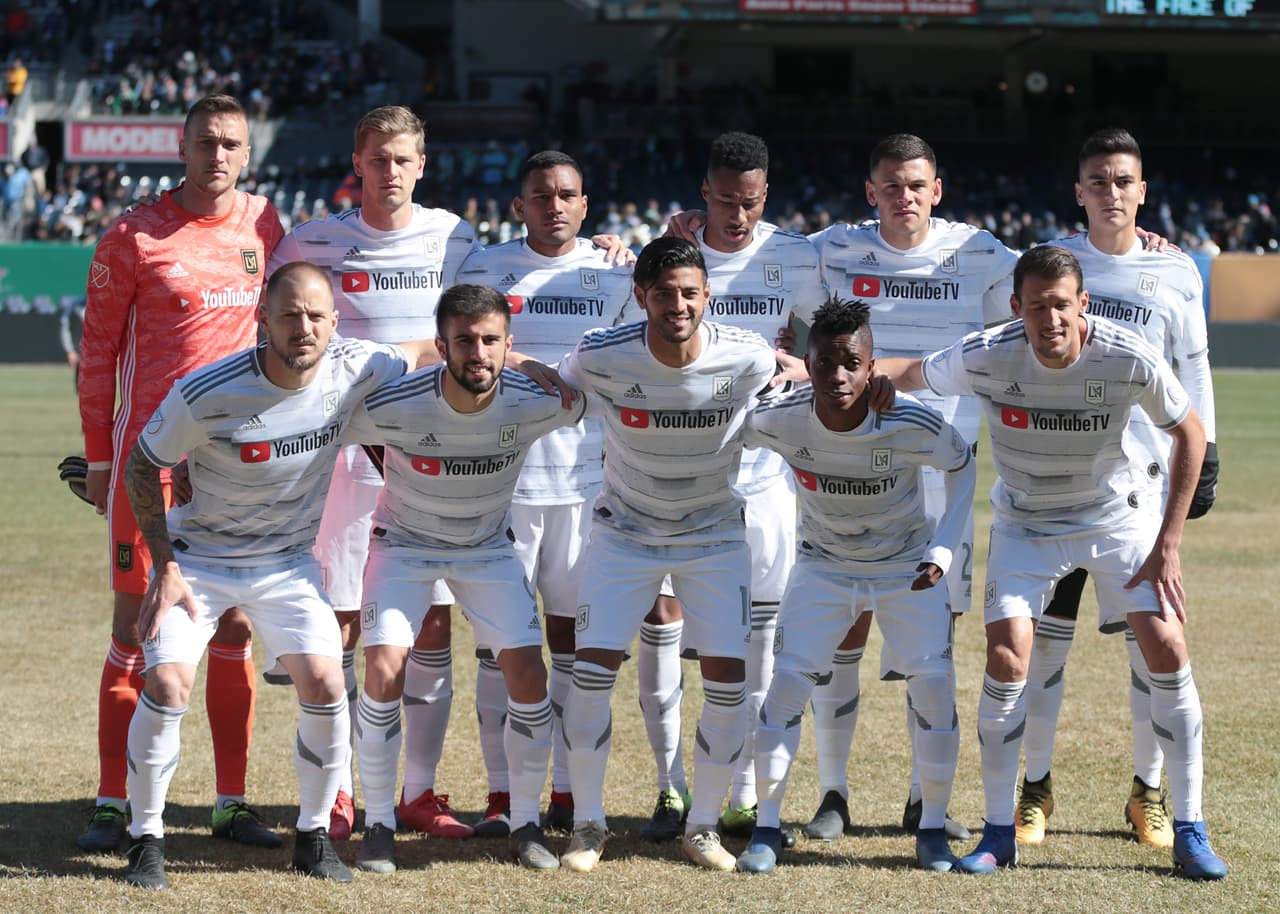 La formación titular de Los Angeles FC en Yankee Stadium con el mexicano Carlos Vela (centro, abajo).