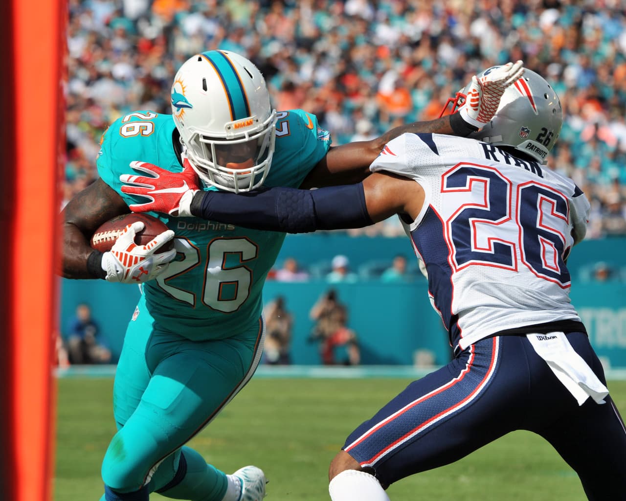 LAMAR MILLER. Corredor, Miami Dolphins. Junto con Doug Martin y Matt Forte son los corredores más cotizados. En estos casos los jugadores suelen esperar la negociación de uno de ellos que marque la pauta a seguir. Miller quiere seguir en los Dolphins pero no le agradaría la etiqueta jugador franquicia.
