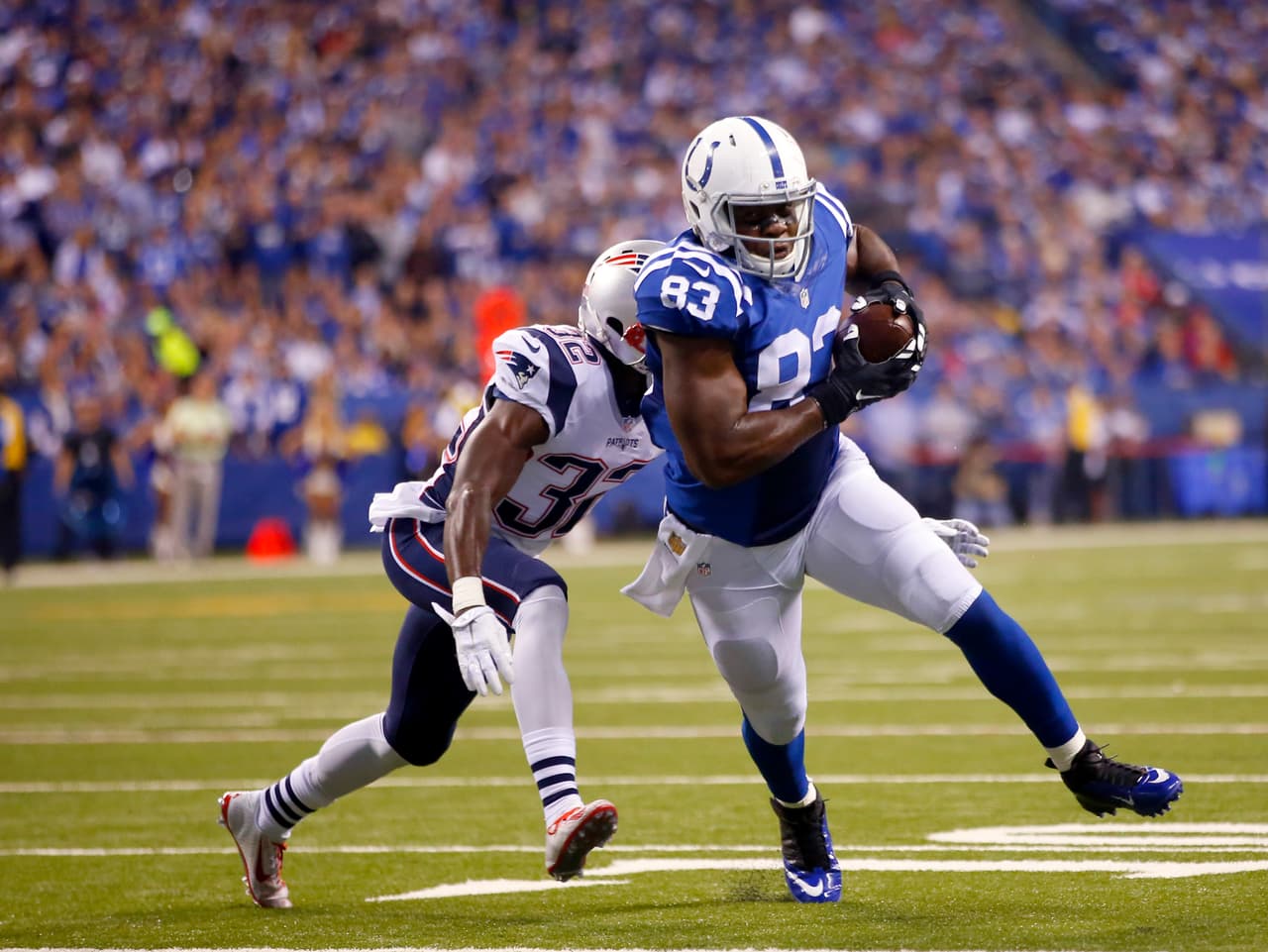 DWAYNE ALLEN. Ala cerrada, Indianapolis Colts. Aunque su posición implica atrapar el balón, los entrenadores lo catalogan como excelente bloqueador. De cualquier forma pero él quiere quedarse con los Colts, sin embargo, es probable que el equipo busque alas cerradas que aporten armas al quarterback Andrew Luck. Se menciona que Atlanta lo quiere debido a que mantienen la búsqueda del sucesor de Tony González.