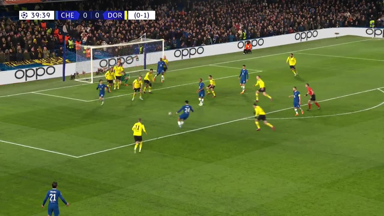 ¡TIRO ATAJADO! disparo por João Félix.