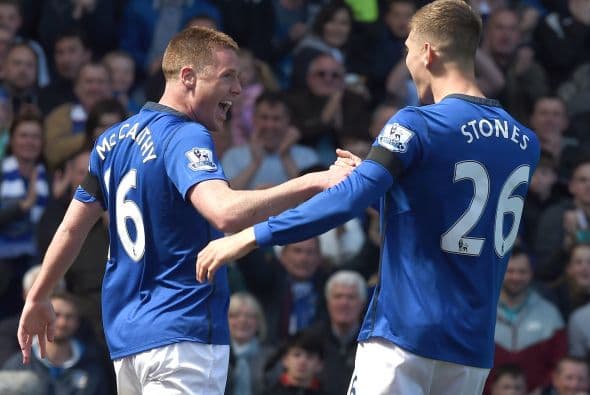 En otro escenario el Everton no tuvo piedad del Manchester United y lo goleó 3-0.