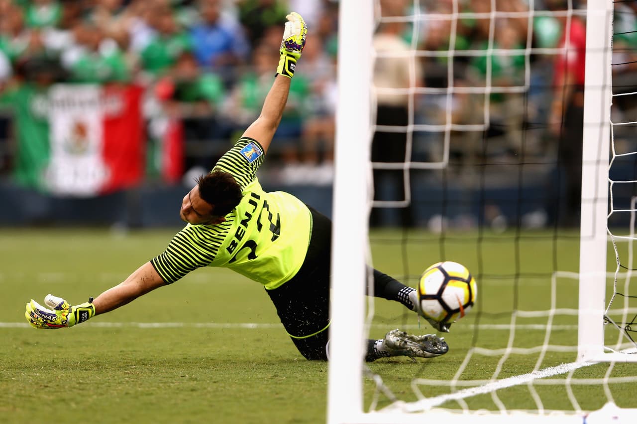 Fue un auténtico golazo. Elías remató de volea un larguísimo centro para superar la estirada del portero.