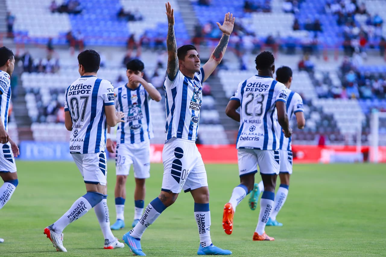 Pachuca derrotó a Puebla en casa en la Jornada 15 de Liga MX, pese a la expulsión de Óscar Murillo, para adueñarse de la cima del torneo y posiblemente llegar a la Liguilla como el superlíder.