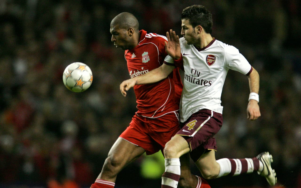 George Harrison no era aficionado al futbol, de hecho, en alguna entrevista se declaró “seguidor” del Tranmere Rovers. Ringo Starr es aficionado del Arsenal, pues su padrastro lo llevaba al estadio cuando ‘Los Gunners’ se enfrentaban al Liverpool o al Everton.