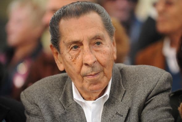 Se retiró en el Danubio en 1968 y consiguió múltiples trofeos. Incluso entre 1957 y 1959 jugó en la selección italiana.