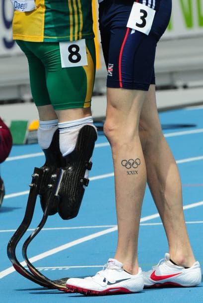 El equipo sudafricano consiguió la medalla de plata en la competencia y, al haber corrido en las fases preliminares, Pistorius se hizo acreedor a una medalla, convirtiéndose en el primer corredor discapacitado en conseguir una medalla en competencias sin discapacidades.