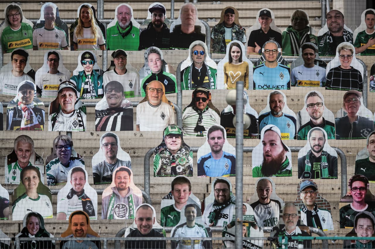A pesar de no existir una fecha exacta para el regreso del futbol en la Bundesliga debido al covid-19, los fanáticos del ‘Gladbach’ imprimieron en sus asientos abonados, sus propias imágenes para estar presentes en el Borussia Park.