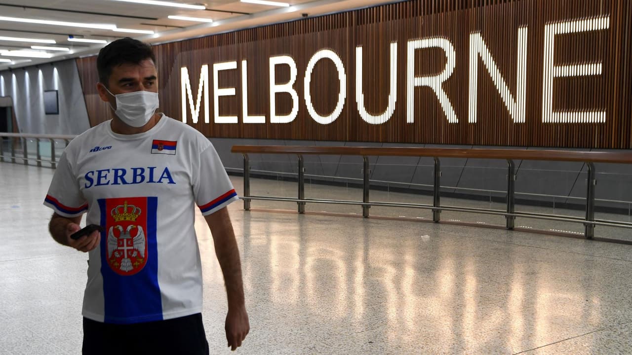 Investigan entrada personas sin vacunar para el Abierto de Australia