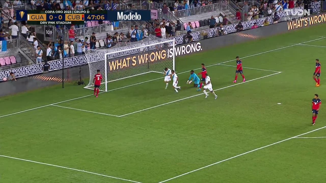 ¡GOL!  anota para Guatemala. Darwin Lom