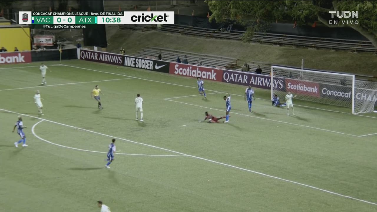 ¡Austin asusta al Violette! Sanon saca la mano para cortar centre