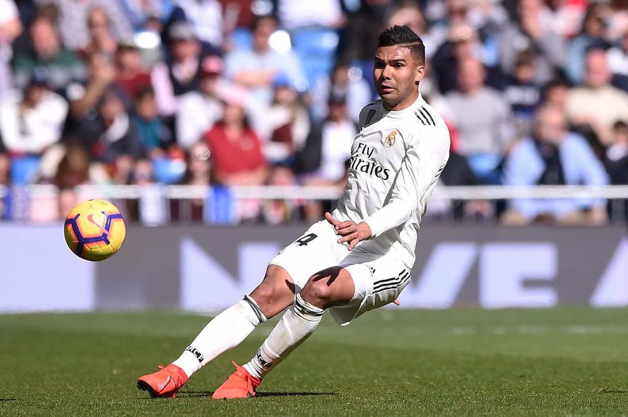 Como contención, el Real Madrid no tiene otra opción que alinear a Casemiro, quien volvió a buen nivel de la Copa América.
