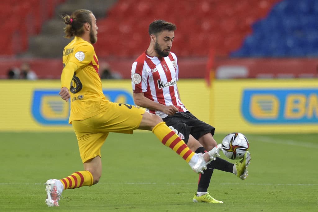 El doblete de Lionel Messi y los goles de Antoine Griezmann y Frenkie de Jong hacen que el Barcelona pase por encima del Athletic de Bilbao 4-0 y conisguen su primer título de la temporada.