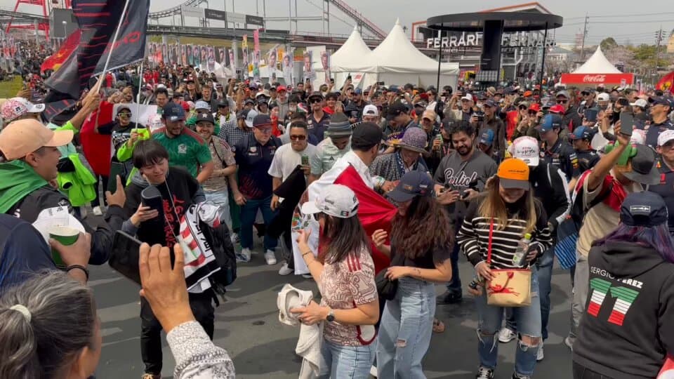 Aficionados mexicanos se apoderan y arman fiesta en el GP de Japón