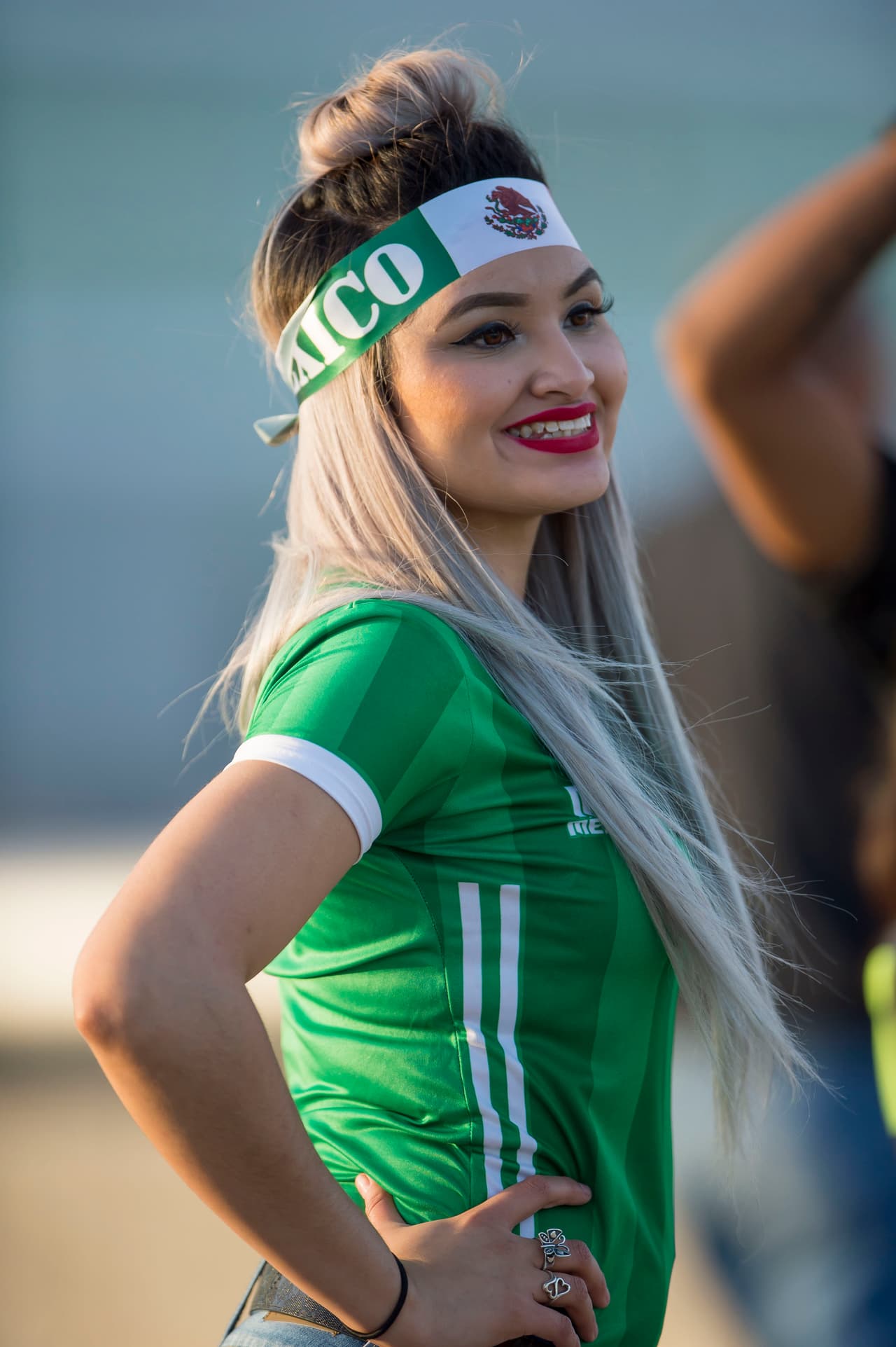 Las hermosas fanáticas mexicanas fueron un atractivo para quienes arribaron con anterioridad.