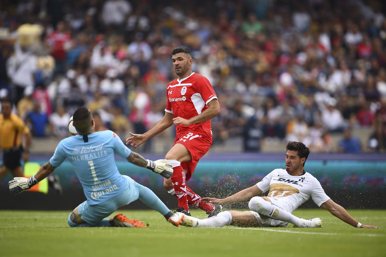 El partido estuvo reñido con algunas llegadas del visitante a la portería de Alfredo Saldívar, figura de los felinos.