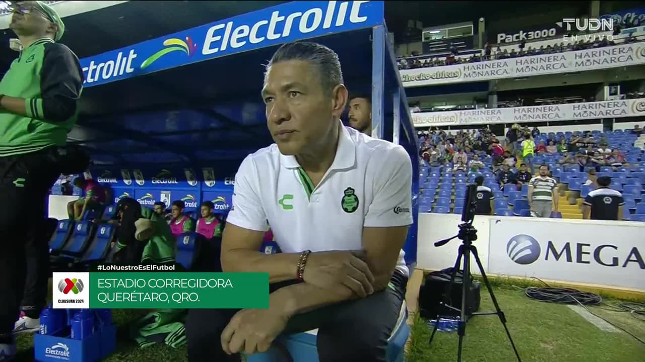 Arranca el partido y la pelota está en juego.