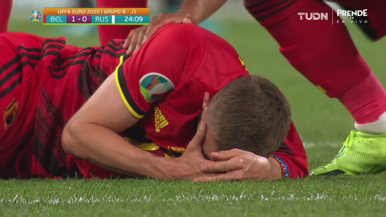 ¡Impactante! Terrible choque de cabezas entre Kuzyaev y Castagne