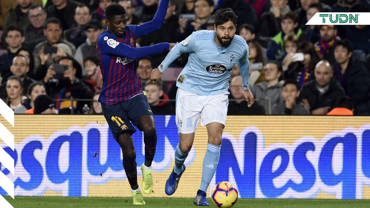 Néstor Araujo enfrentando al Barcelona.