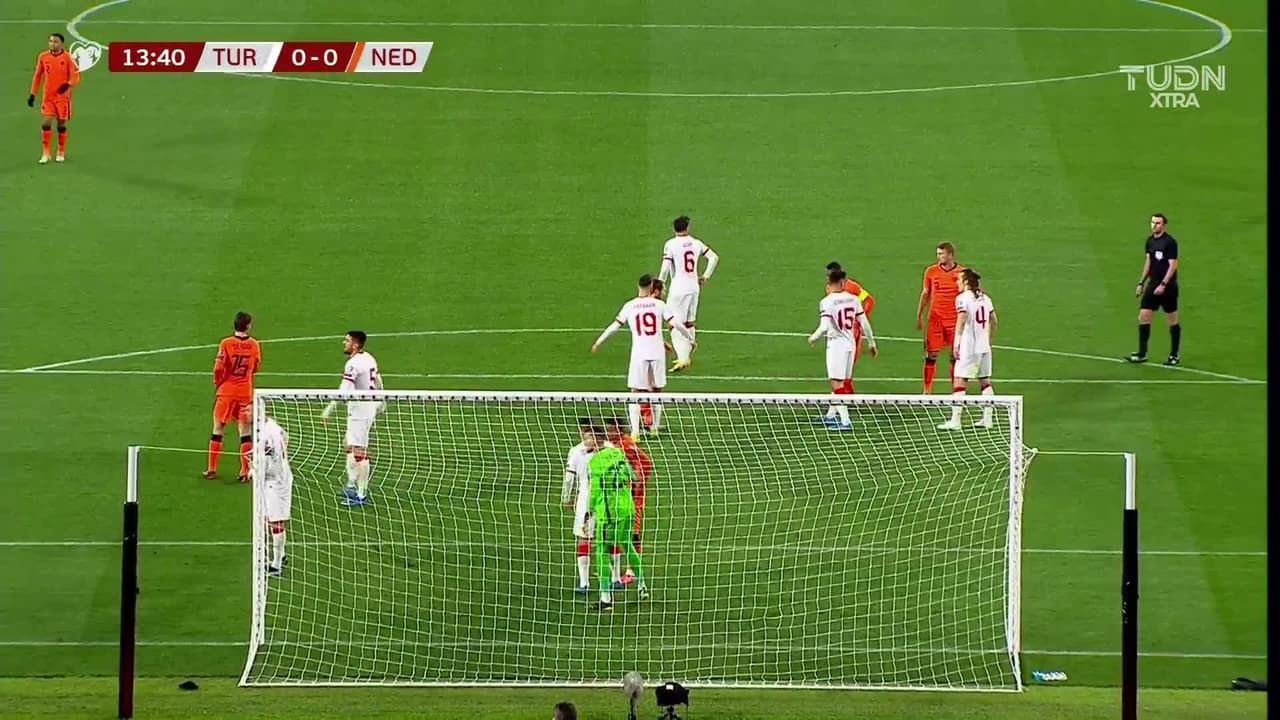 Turquía ya le está ganando a Holanda con gol de Yilmaz