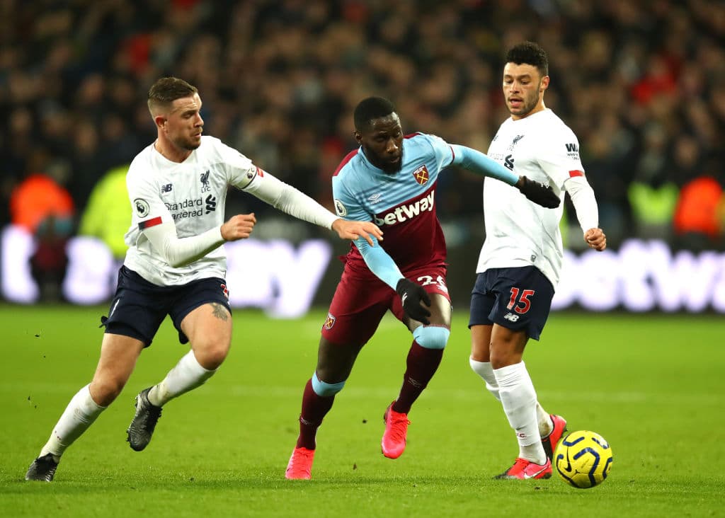 Con goles de Mohamed Salah y Oxlade-Chamberlain, Liverpool gana y llega a 70 puntos en la Premier League.